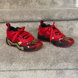 ADIDAS DONOVAN MITCHELL D.O.N. ISSUE 3 X MARVEL SPIDERMAN KIDS BASKETBALL SHOES